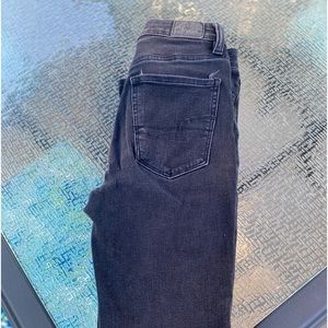 AMERICAN EAGLE BLACK SKINNY JEANS, SIZE0